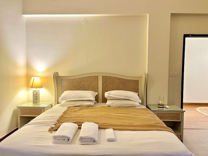 Bedroom 1 image 4