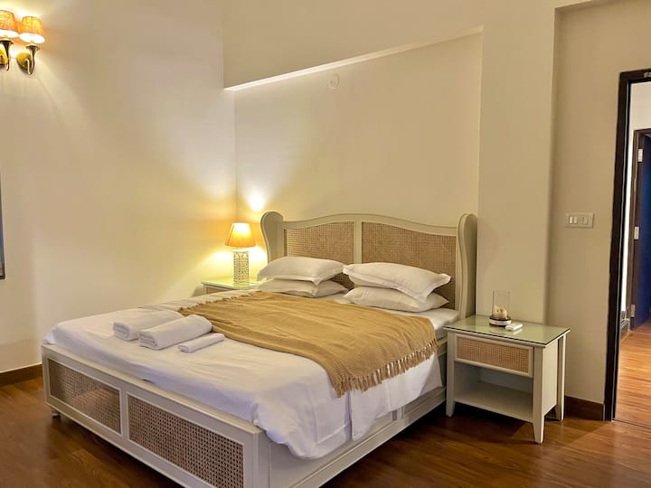 Bedroom 1 image 2