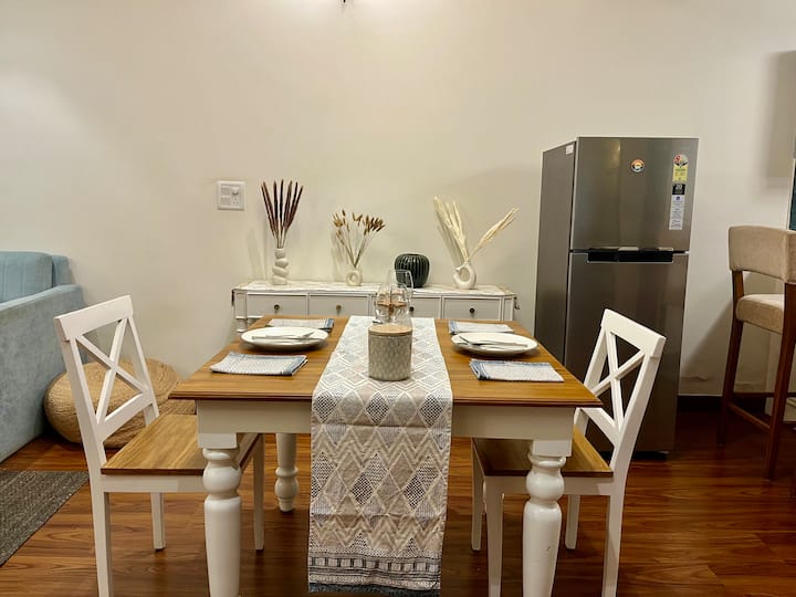 Dining area image 5