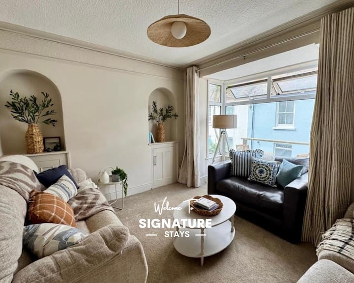 Trenwith Place | Spacious | Hot-tub | 4 Bedroom - Carbis Bay Beach