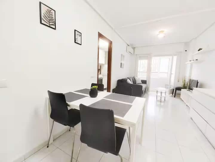 Comfy & Modern Apartment, Pool | 1000 M Sea - Torrevieja