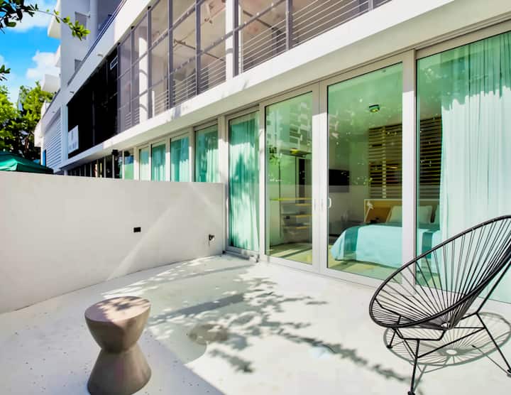 Stylish Room With Oversized Balcony Miami Beach - Miami Beach, FL
