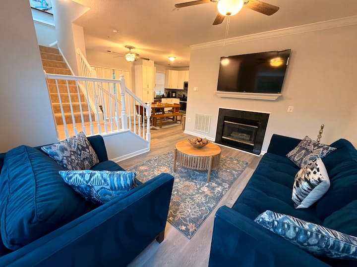 4br End-unit Townhome | Cozy & Comfortable - Ashburn, VA
