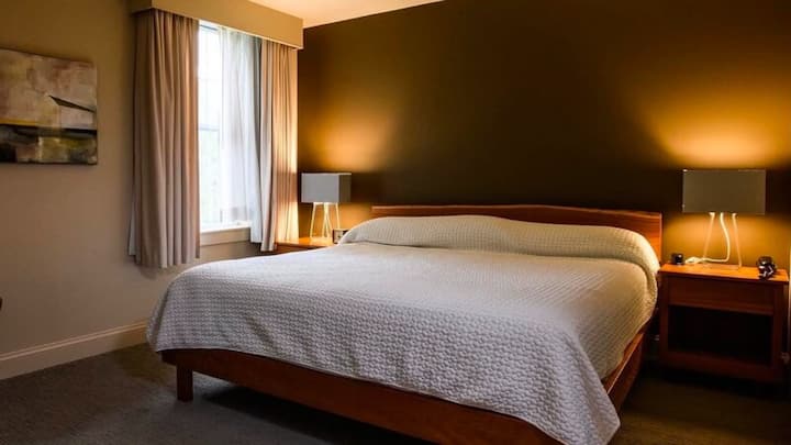 Timeless Warmth Of Freeport | Free Breakfast - Freeport, ME