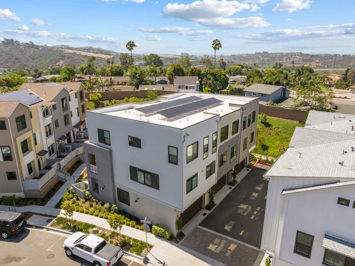 Modern 4br Townhouse Near Beach & Legoland - Vista, CA
