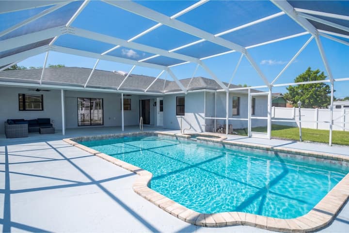 Spacious Home Sleeps 9 Private Pool, Jacuzzi, Bbq - 聖露西港