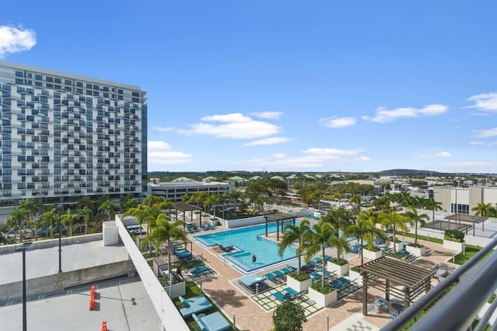 Sleek Studio In Downtown Doral - Near Mia Airport - Doral, FL