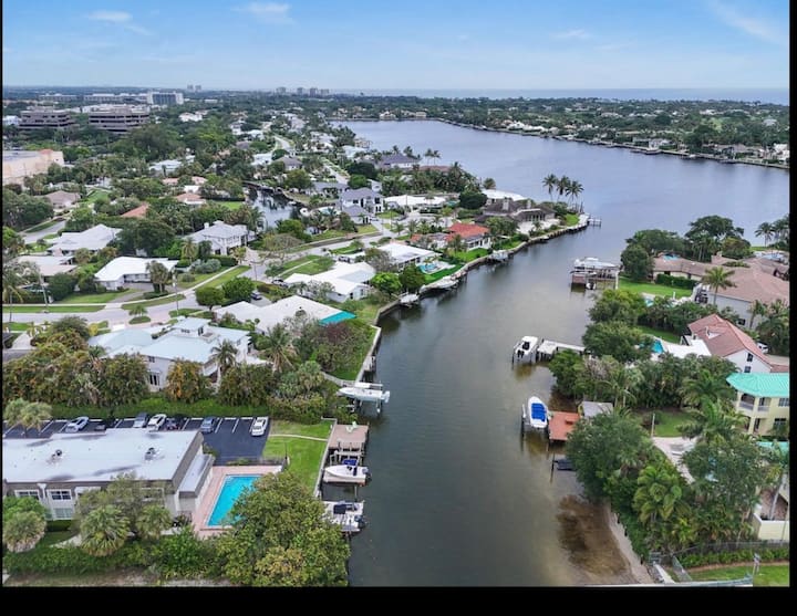 Condo In North Palm Beach Waterfront Pool - Palm Beach Gardens, FL