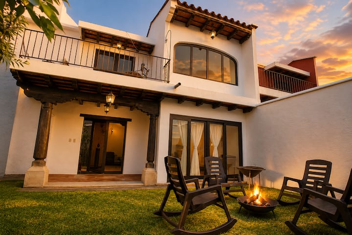 Hot Jacuzzi + Sauna | Fireplace & Volcano Views* - Chimaltenango