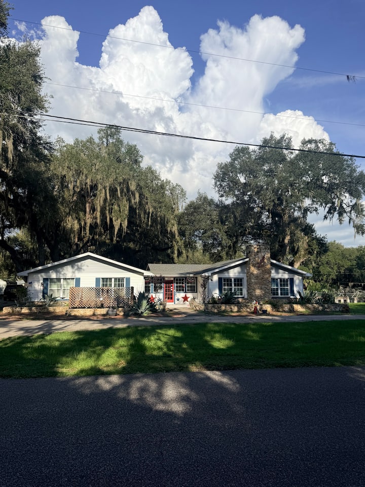 Sugar Oaks Retreat - Leesburg, FL