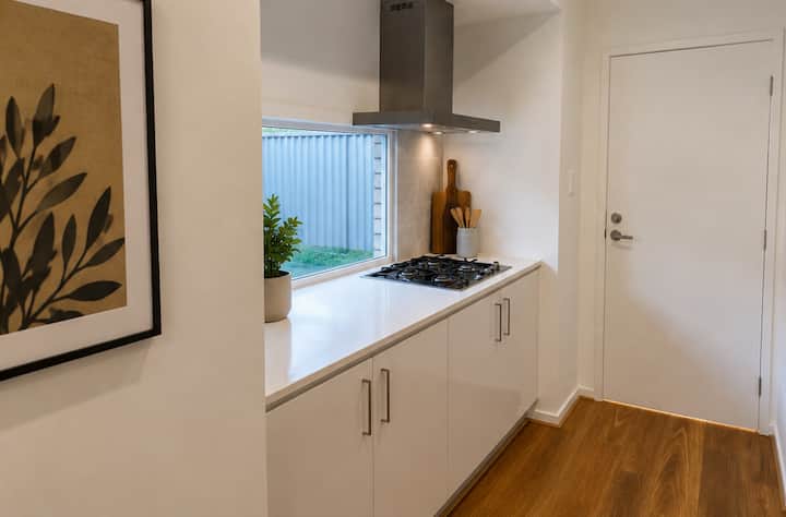 Salt And Timber | Beautiful 1-bed Retreat - Sunshine Coast
