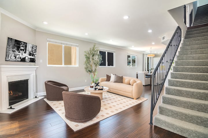 Modern 3-story Townhouse - Beverly Hills, CA