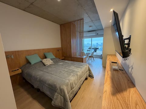 Top performing Airbnb: Deluxe studio apartment near Movistar Arena in Comuna 15