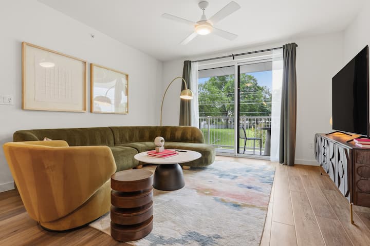 Experience Zilker From The Code | Private Balcony - Austin, TX