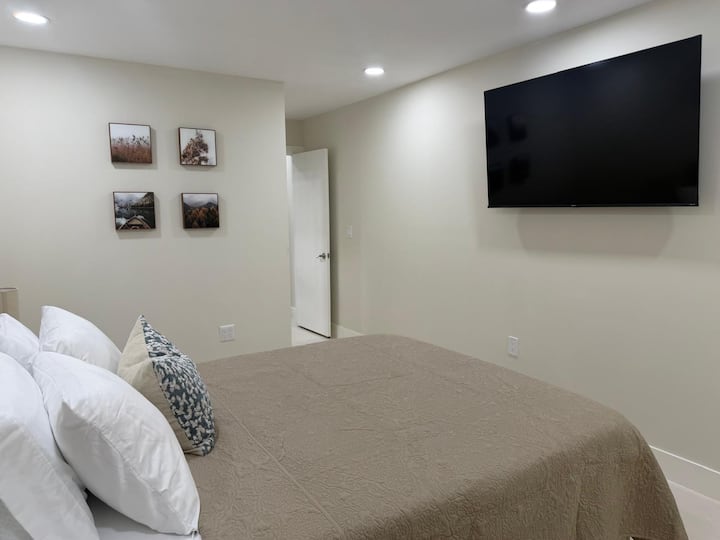 Modern Studio In Hialeah Gardens - Hialeah