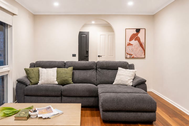Relaxing 4br Wantirna Home | Everything You Need - 베이스워터