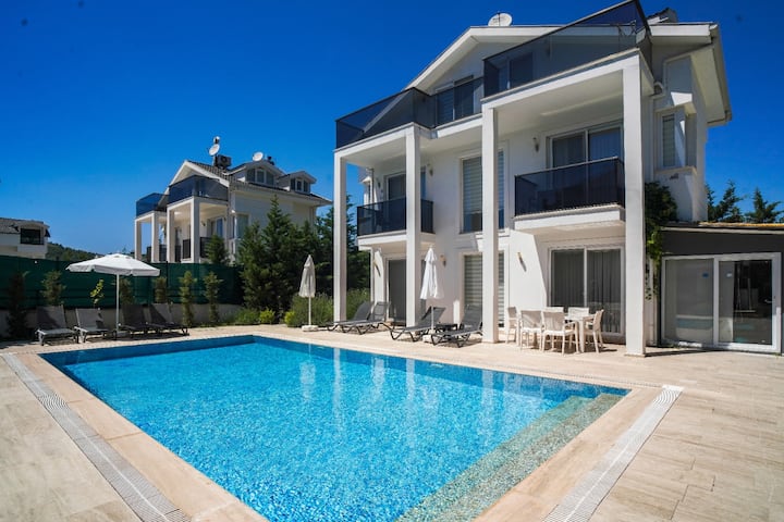 Villa Dilekli 2 | ÖZel Havuzlu, Babadağ Manzaralı - Ölüdeniz