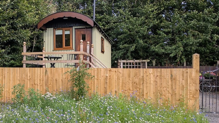 The Willows Shepherds Hut 
Dogs Allowed - Ormskirk