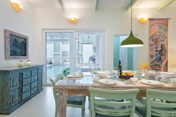 Dining area image 1