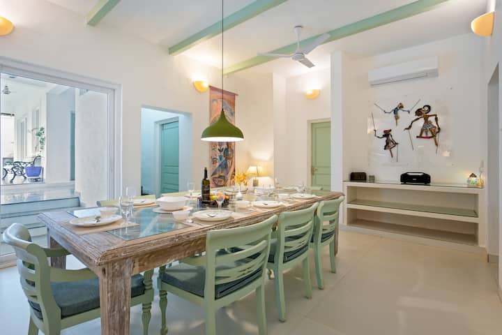 Dining area image 2