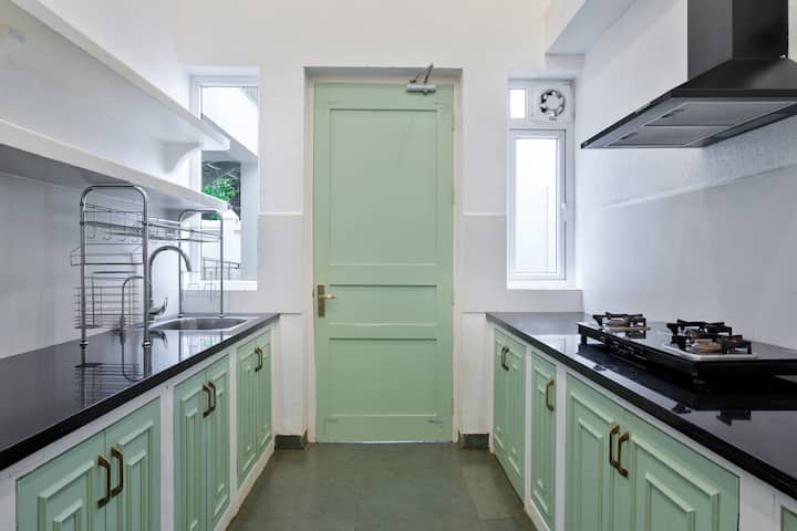 Full kitchen image 1