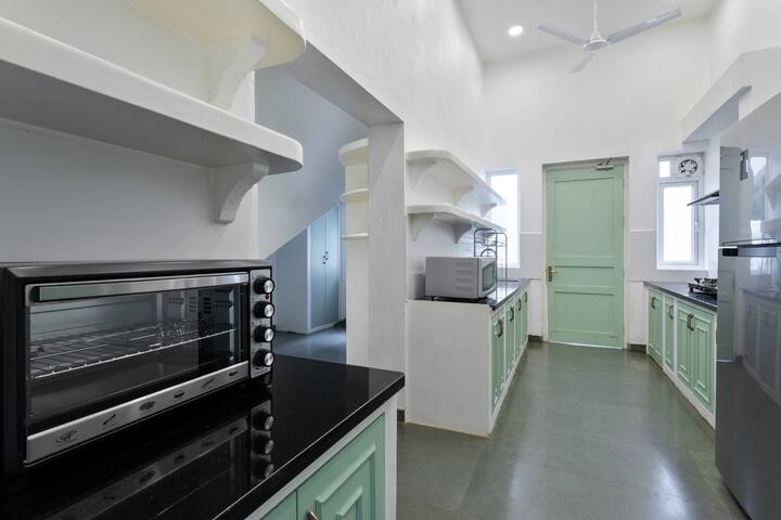 Full kitchen image 1
