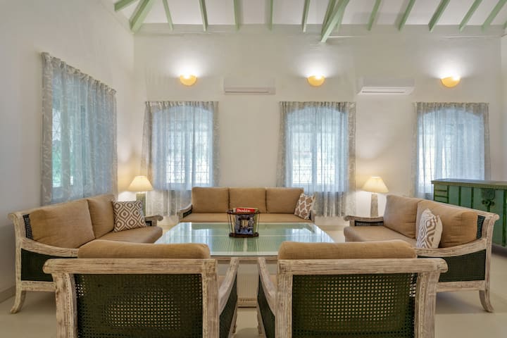 Living room image 4