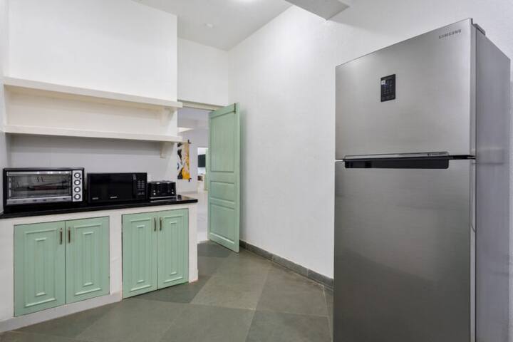 Full kitchen image 4