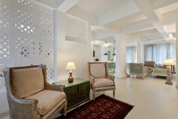 Living room image 7