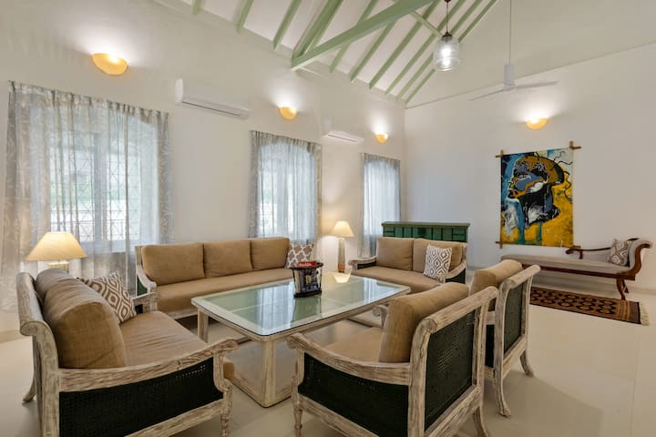 Living room image 3
