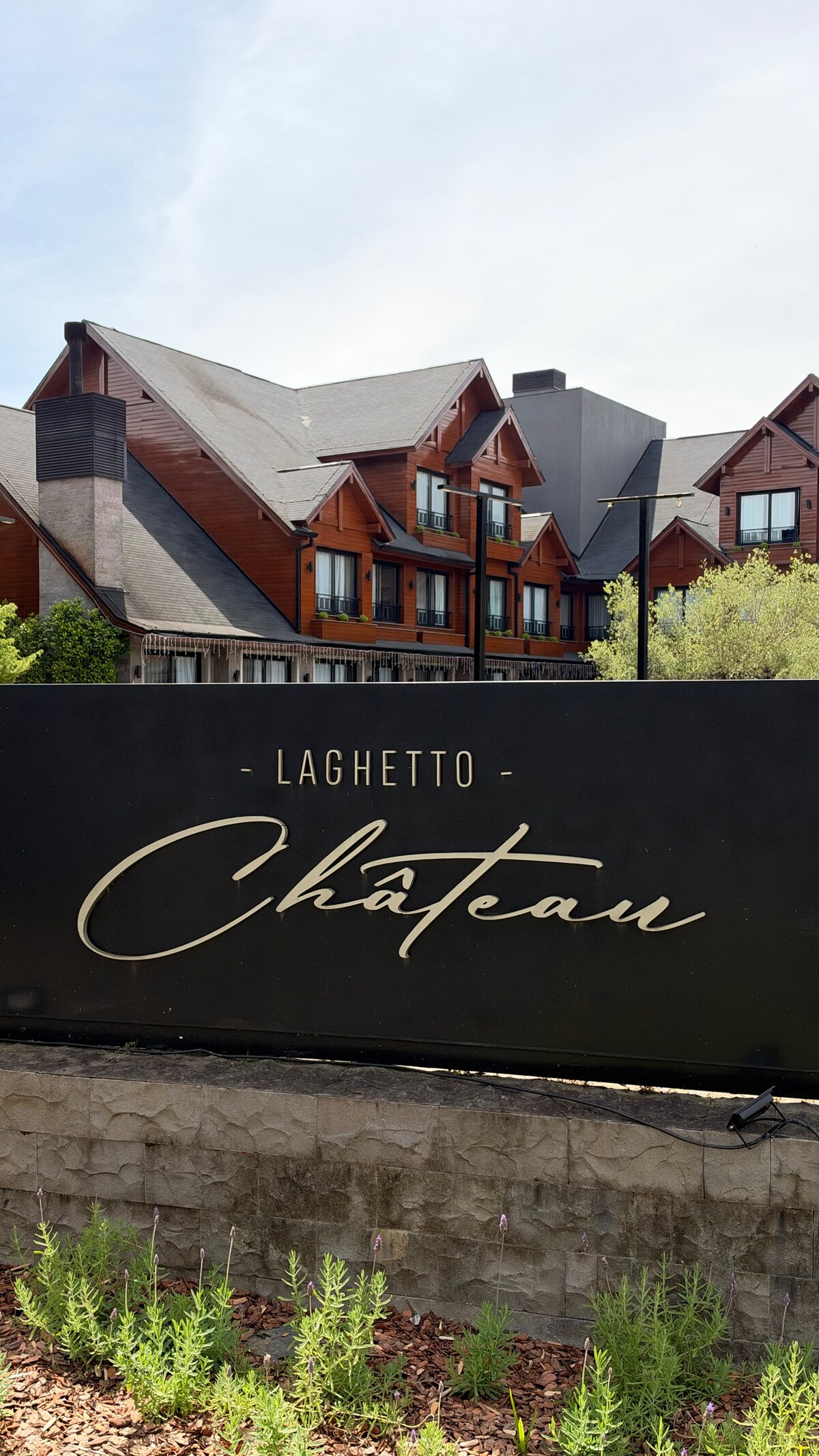Suite with bathtub and hotel with mountain view in Gramado in Gramado ...