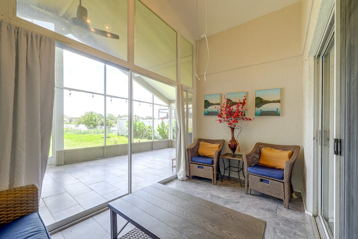 Extended Stays Welcome! Waterfront Gem In Orlando - Orlando, FL
