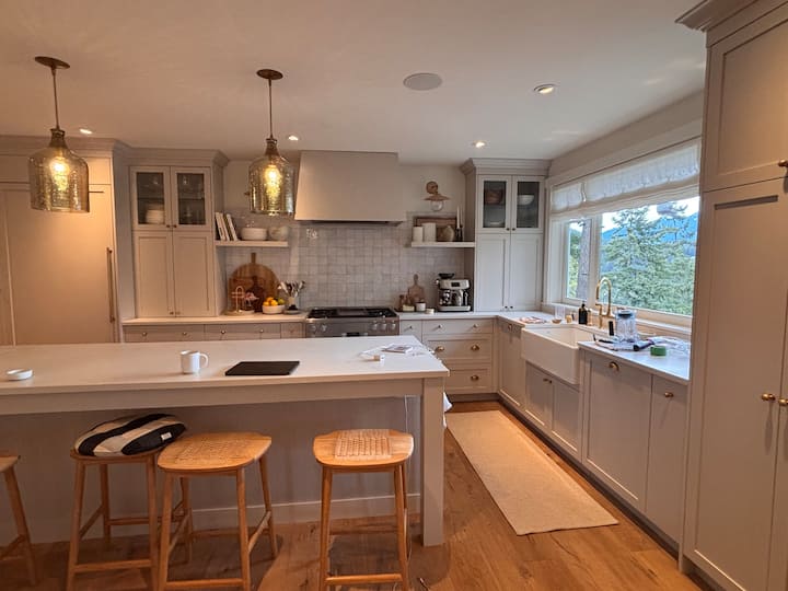 Sweetwater Suite | Views, Hot Tub + Walk To Cove - Île Bowen