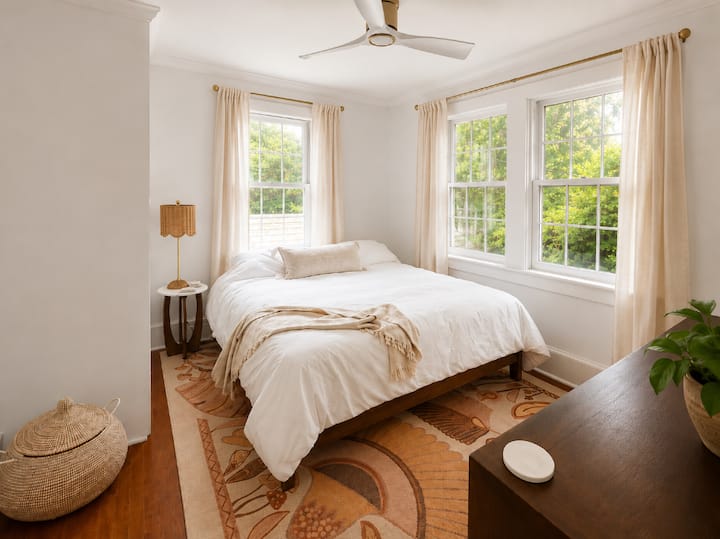 Renovated Loft | 2 Kings  Near Downtown & Beach - Wilmington, NC