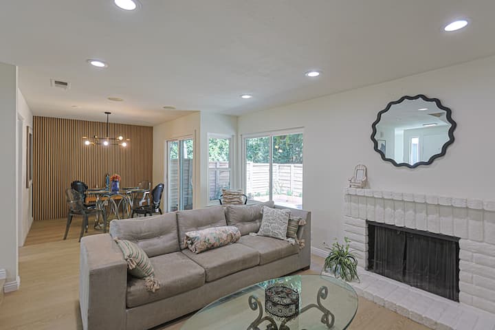 Highly Desirable Home In Woodbridge Community - Irvine, CA