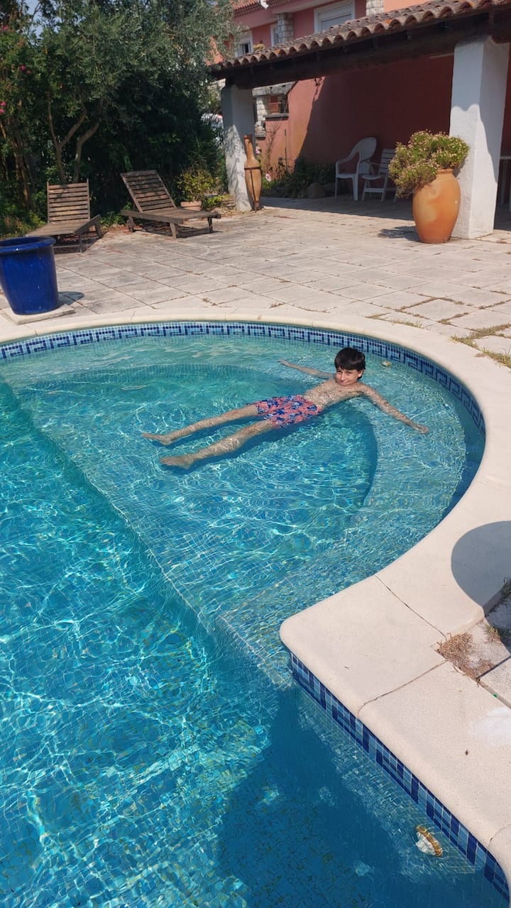 Villa Provençale Avec Piscine - Tarascón