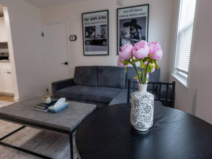 Newly Renovated 1 Bed, 10 Minute Walk To Jsq Path - Jersey City, NJ