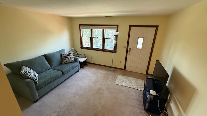 Cozy One Bedroom In-law Suite With Two Beds - 미들타운