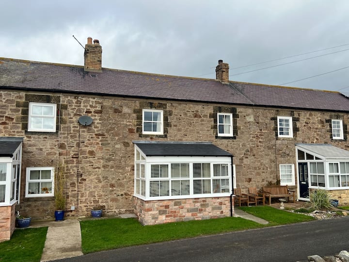 Cottage - Sleeps 5 - Parking & Wood Burning Stove - Alnwick
