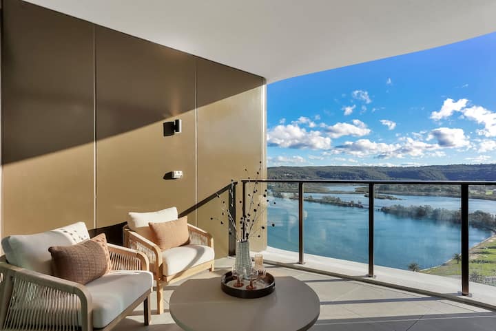 Gosford 3 Bedroom Waterfront Apartment - Gosford