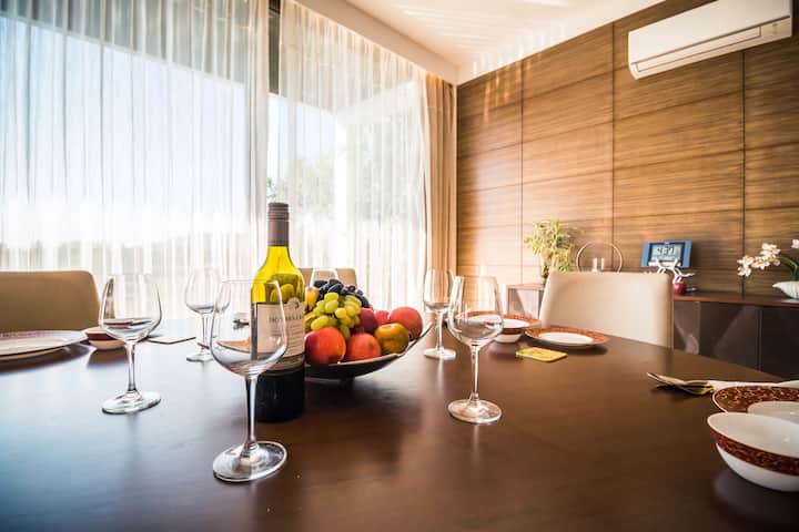 Dining area image 4