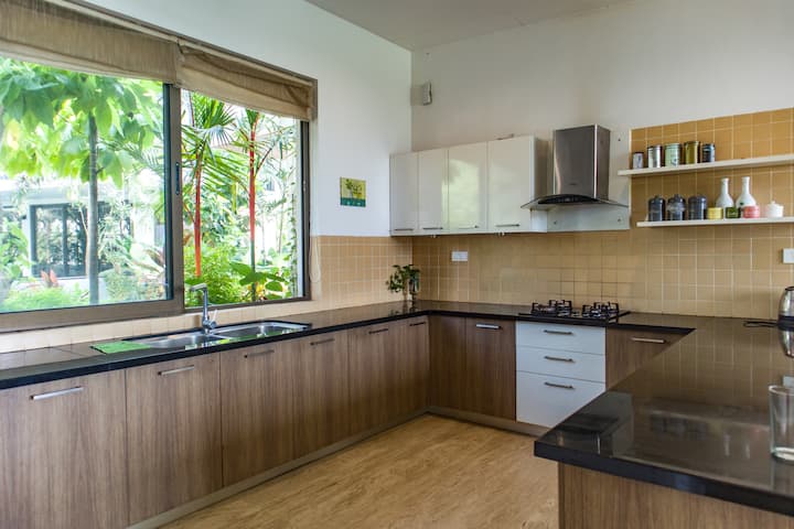 Full kitchen image 2