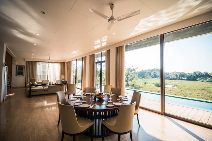 Dining area image 1