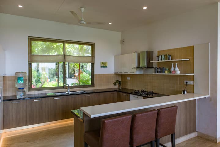 Full kitchen image 1