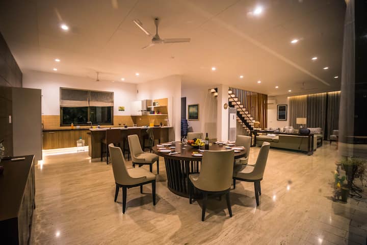 Dining area image 2
