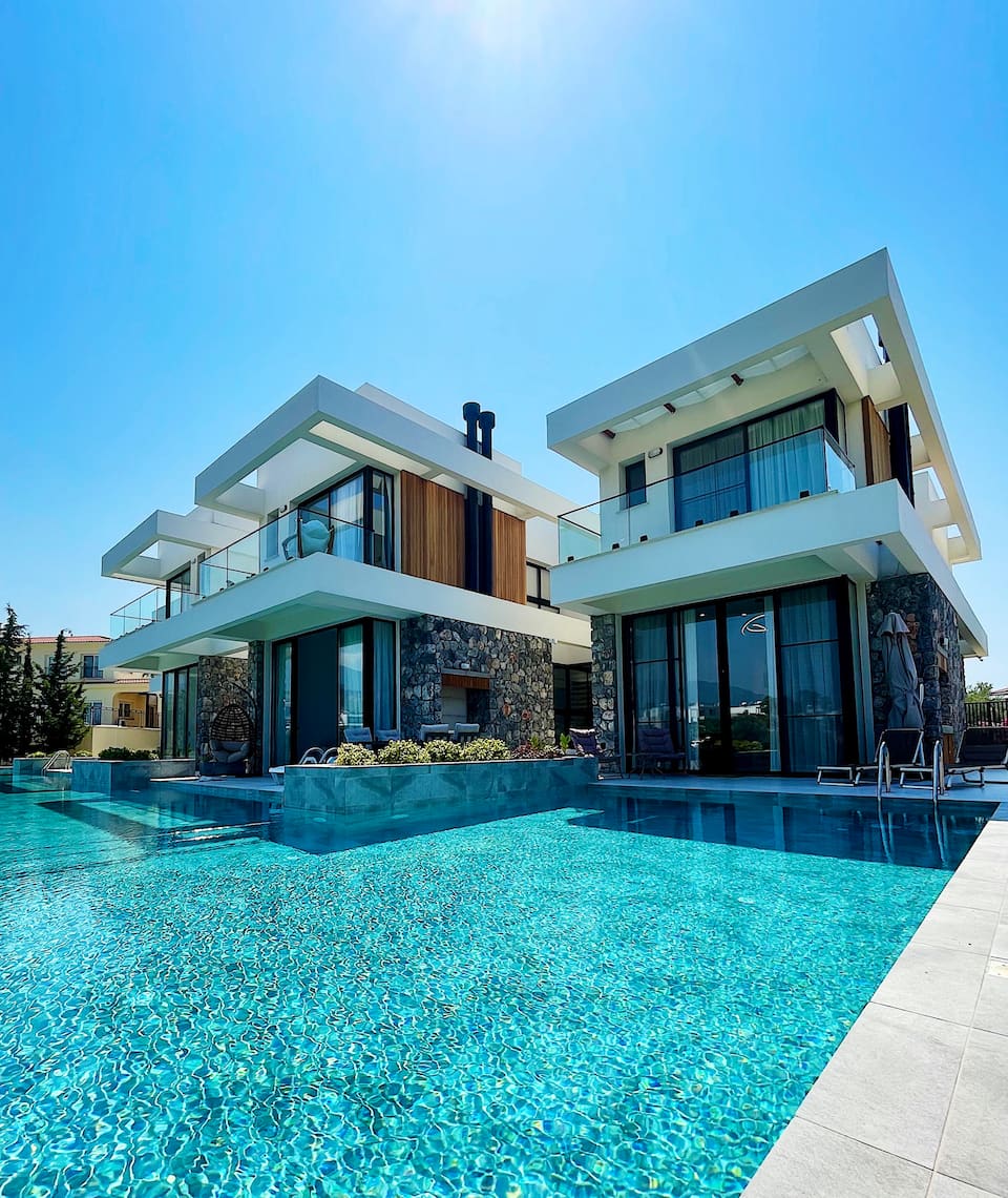 Luxury Infinity Pool Villa · Sea & Mountain Views