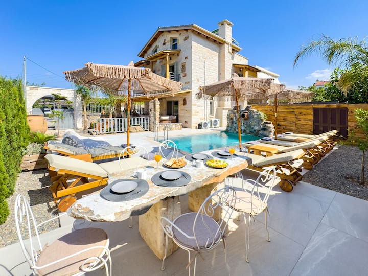 Villa Smaragda  Stone Retreat With Private Pool - Chania