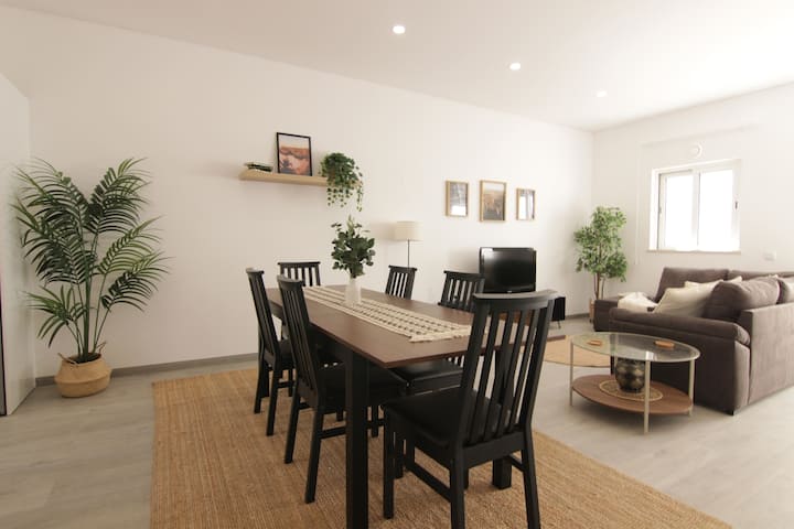 2-bdr Apartment With Private Patio, Central Faro - District de Faro