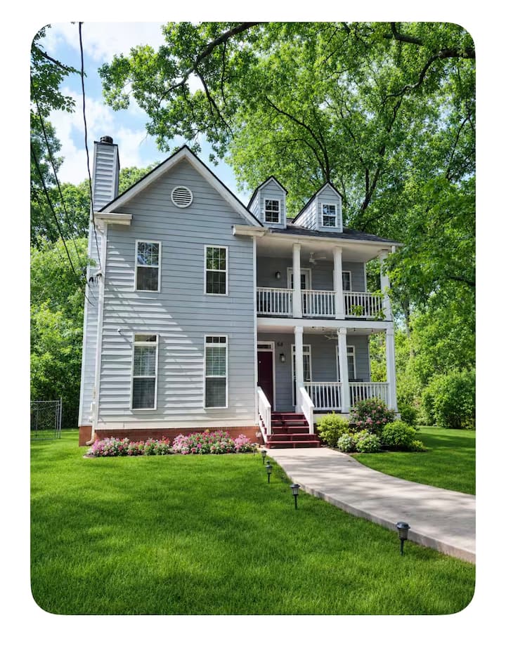 Spacious Lakewood Retreat Conveniently Located - Atlanta, GA