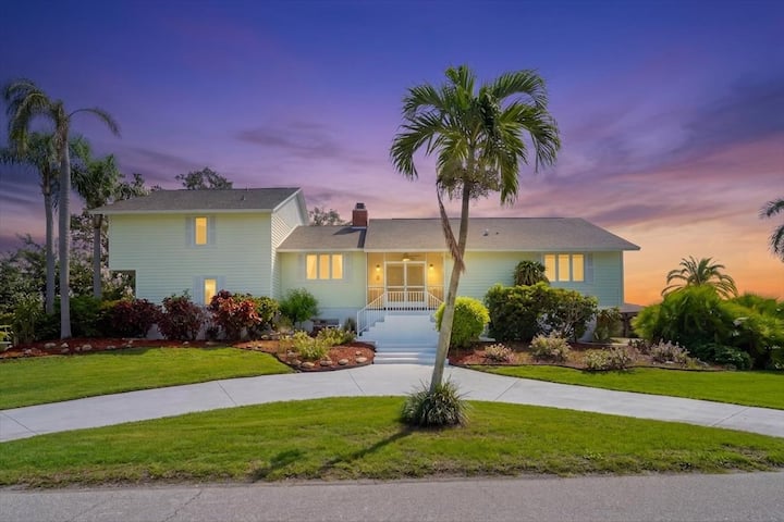 Coastal Sunset Retreat - Anna Maria Island, FL